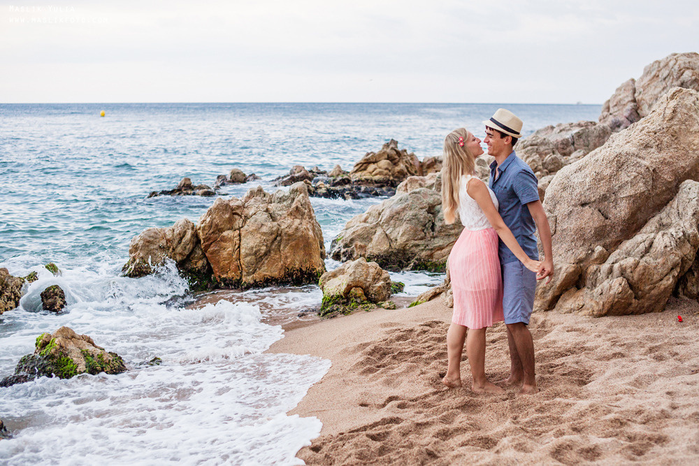 Beach photo shoot on the Costa Brava. Photographer in Barcelona Spain Maslik Yulia