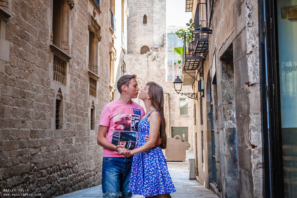 Barcelona morning walk. Photographer in Barcelona Spain Maslik Yulia