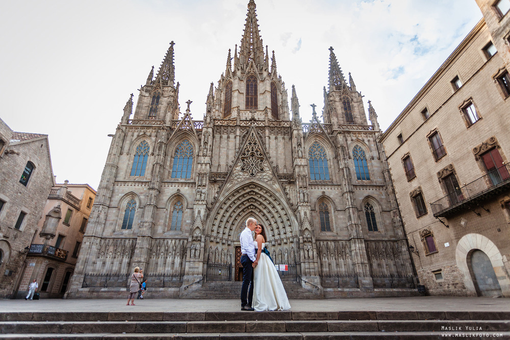 Elegante paseo fotográfico de boda. Fotógrafo en Barcelona  Maslik Yulia