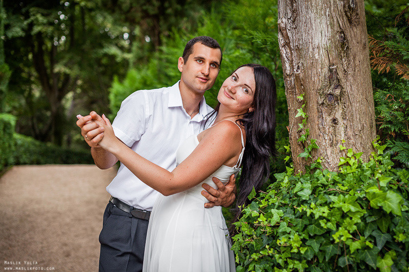 Sesión de fotos de boda en el Parque Laberinto de Barcelona. Fotógrafo en Barcelona  Maslik Yulia
