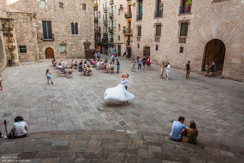 Soleada sesión de fotos en Barcelona. Fotógrafo en Barcelona  Maslik Yulia