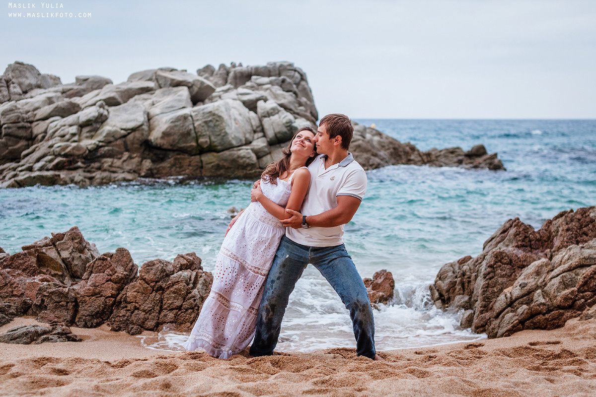 Sesión de fotos de mar en Tossa de Mar. Fotógrafo en Barcelona  Maslik Yulia