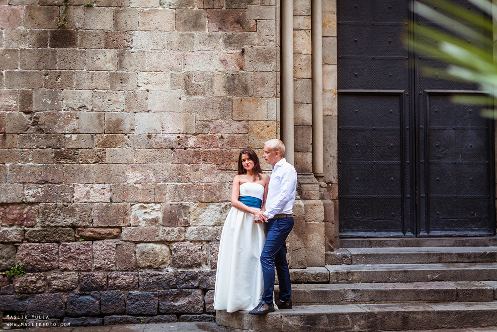 Elegante paseo fotográfico de boda. Fotógrafo en Barcelona  Maslik Yulia