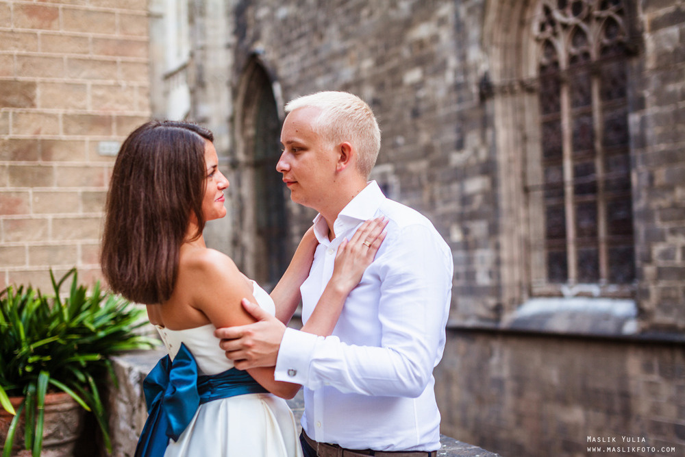 Elegante paseo fotográfico de boda. Fotógrafo en Barcelona  Maslik Yulia