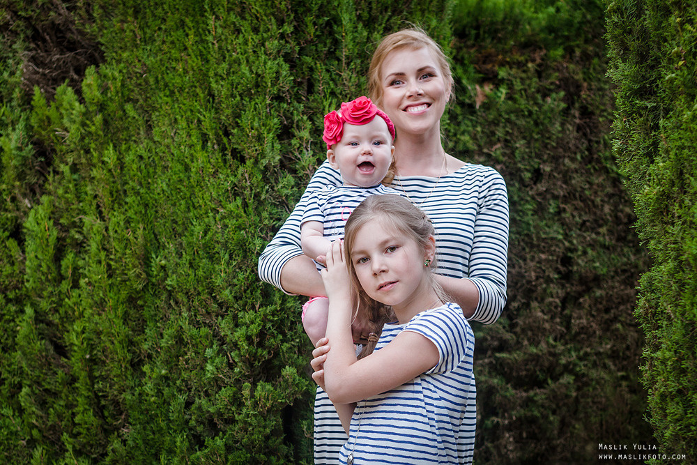 Семейная фотосессия в Барселоне в  парке Лабиринт. Фотограф в Барселоне Испании Маслик Юлия