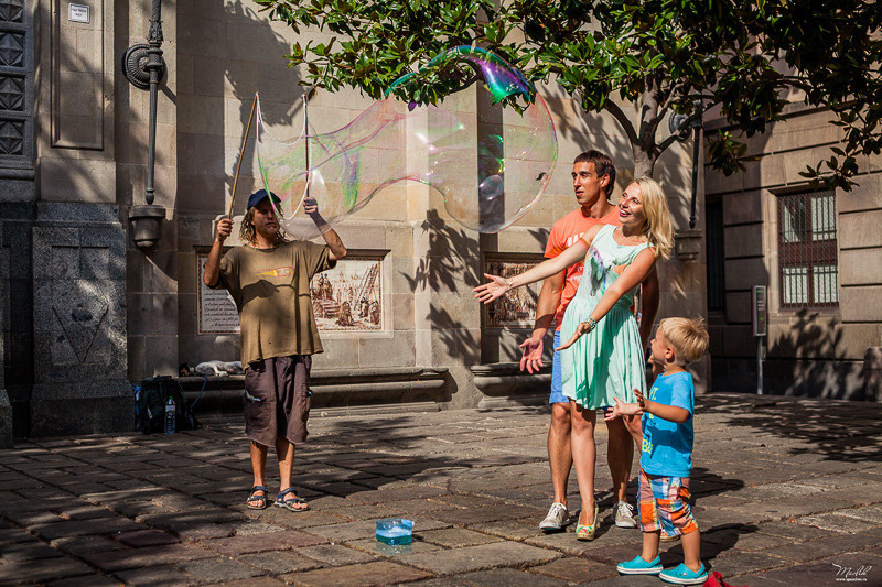 Perky sesión de fotos familiares en Barcelona. Fotógrafo en Barcelona  Maslik Yulia
