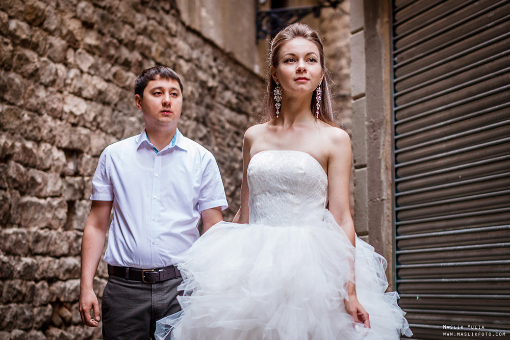 Sesión de fotos de boda en el puerto de Barcelona. Fotógrafo en Barcelona  Maslik Yulia