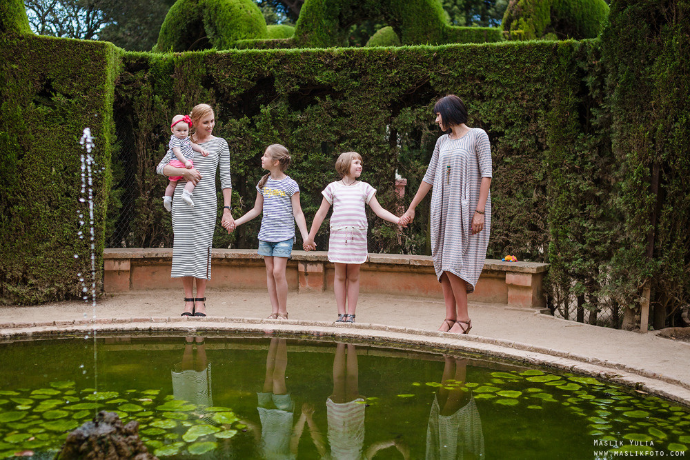 Семейная фотосессия в Барселоне в  парке Лабиринт. Фотограф в Барселоне Испании Маслик Юлия