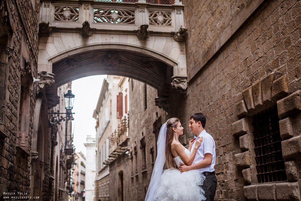 Sesión de fotos de boda en el puerto de Barcelona. Fotógrafo en Barcelona  Maslik Yulia
