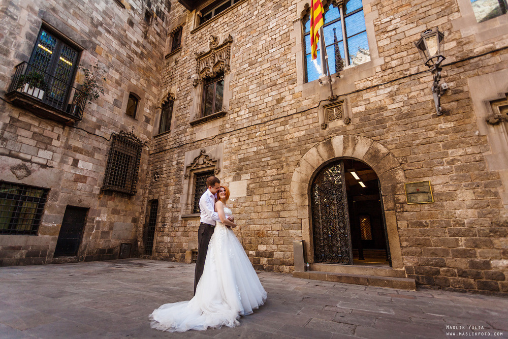 Soleada sesión de fotos en Barcelona. Fotógrafo en Barcelona  Maslik Yulia