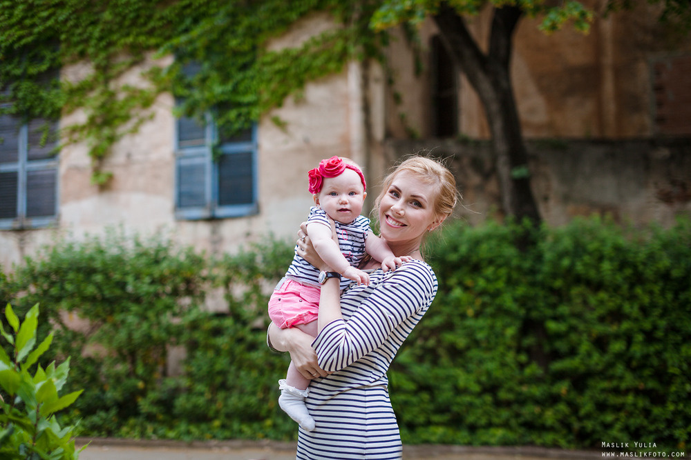 Семейная фотосессия в Барселоне в  парке Лабиринт. Фотограф в Барселоне Испании Маслик Юлия