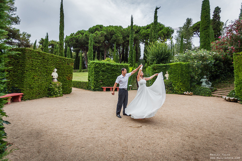 Sesión de fotos de boda en el Parque Laberinto de Barcelona. Fotógrafo en Barcelona  Maslik Yulia
