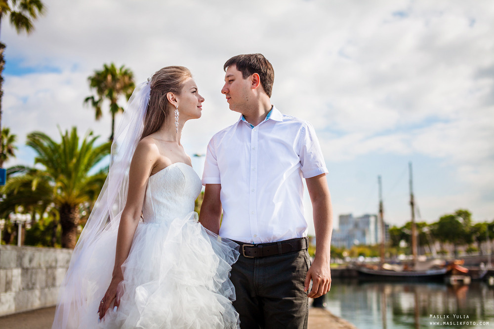 Sesión de fotos de boda en el puerto de Barcelona. Fotógrafo en Barcelona  Maslik Yulia
