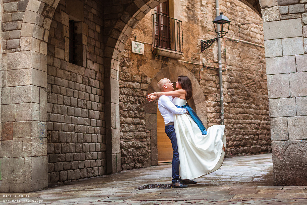 Elegante paseo fotográfico de boda. Fotógrafo en Barcelona  Maslik Yulia