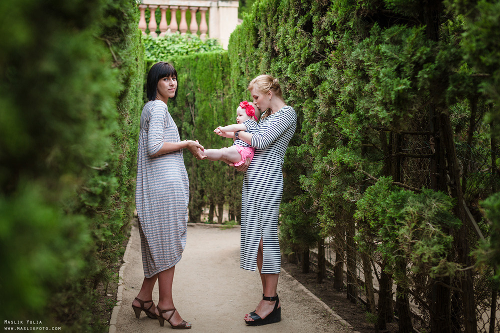 Семейная фотосессия в Барселоне в  парке Лабиринт. Фотограф в Барселоне Испании Маслик Юлия