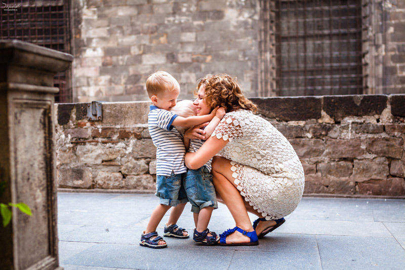 Sesión de fotos familiares en Barcelona. Fotógrafo en Barcelona  Maslik Yulia