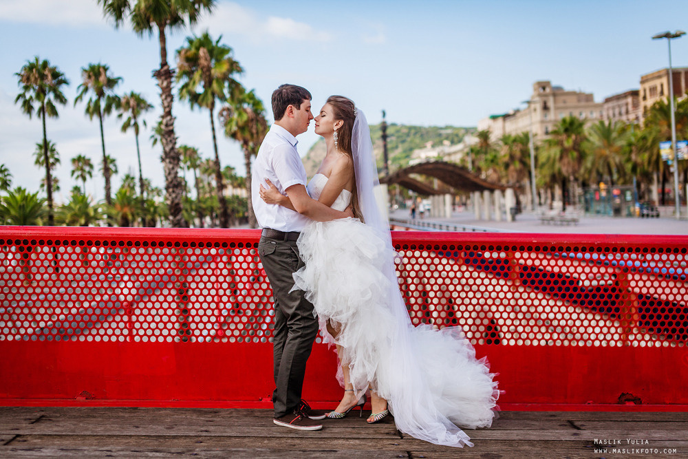 Sesión de fotos de boda en el puerto de Barcelona. Fotógrafo en Barcelona  Maslik Yulia