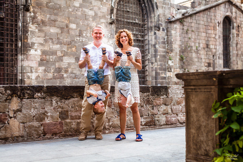 Sesión de fotos familiares en Barcelona. Fotógrafo en Barcelona  Maslik Yulia
