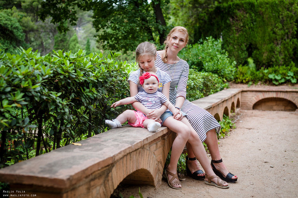 Семейная фотосессия в Барселоне в  парке Лабиринт. Фотограф в Барселоне Испании Маслик Юлия