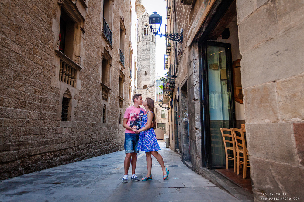 Barcelona morning walk. Photographer in Barcelona Spain Maslik Yulia