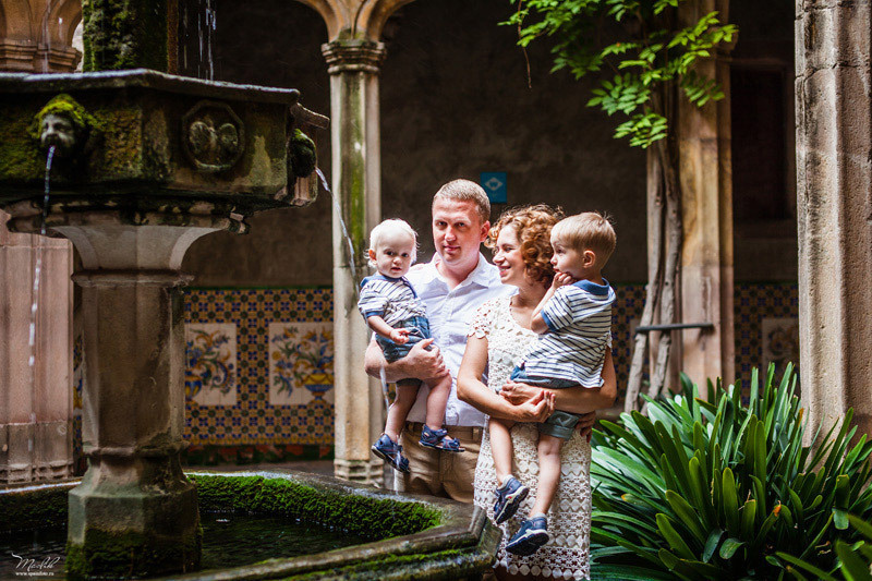 Sesión de fotos familiares en Barcelona. Fotógrafo en Barcelona  Maslik Yulia