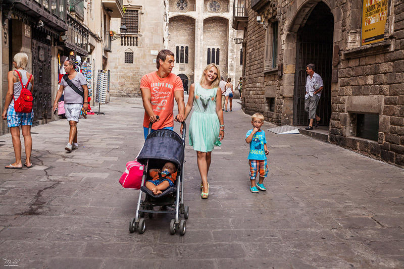Perky sesión de fotos familiares en Barcelona. Fotógrafo en Barcelona  Maslik Yulia