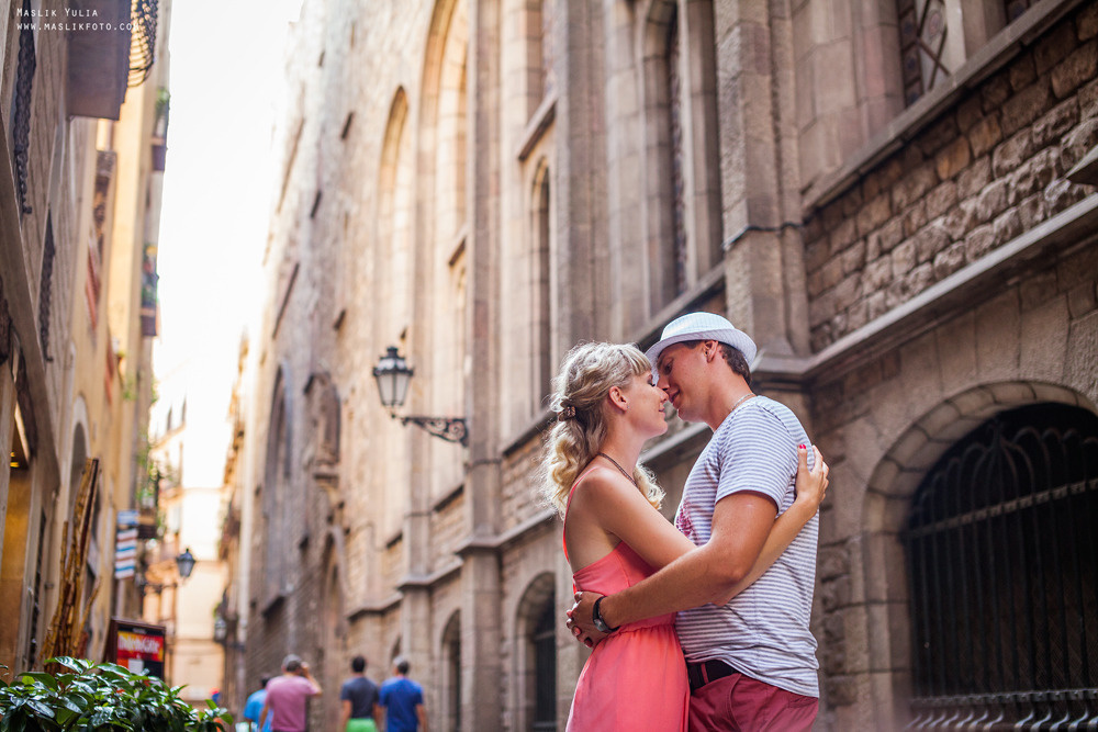 Colorful photo shoot in Barcelona. Photographer in Barcelona Spain Maslik Yulia