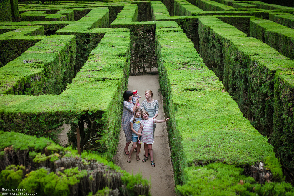 Семейная фотосессия в Барселоне в  парке Лабиринт. Фотограф в Барселоне Испании Маслик Юлия