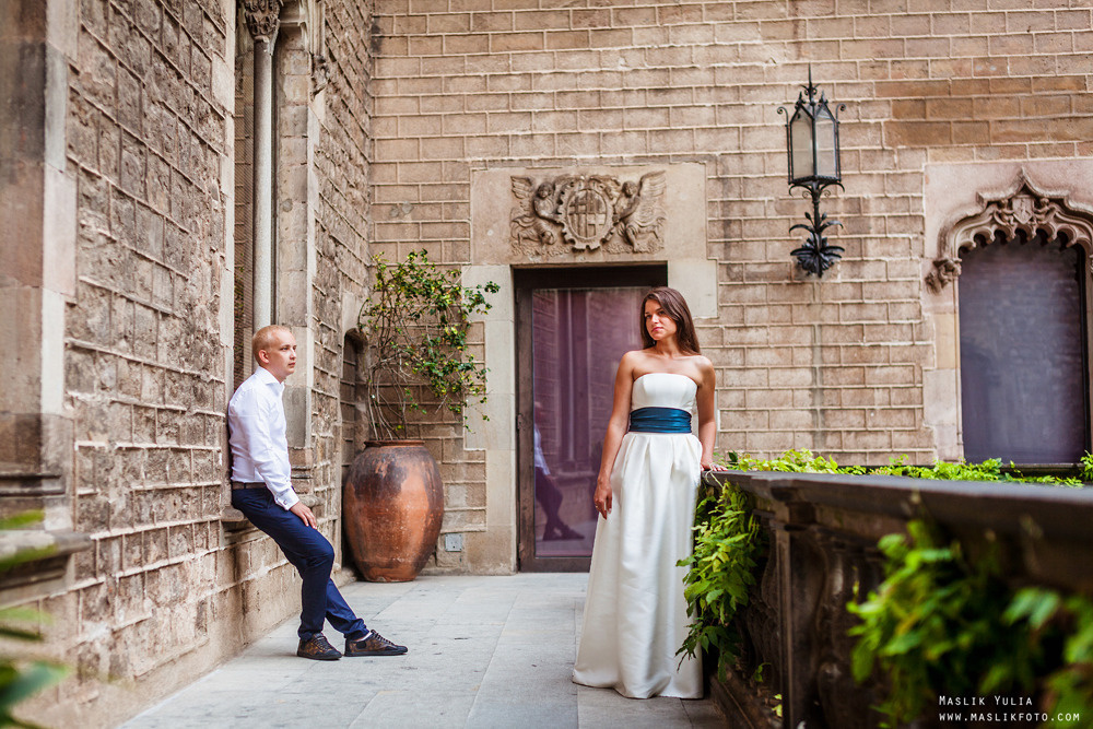 Elegante paseo fotográfico de boda. Fotógrafo en Barcelona  Maslik Yulia