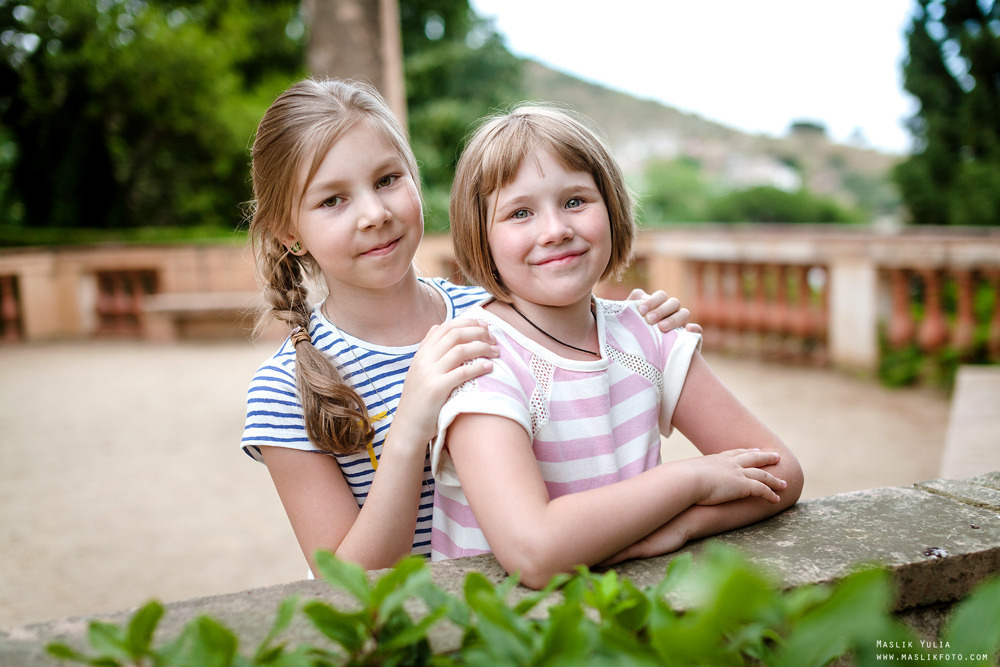 Семейная фотосессия в Барселоне в  парке Лабиринт. Фотограф в Барселоне Испании Маслик Юлия