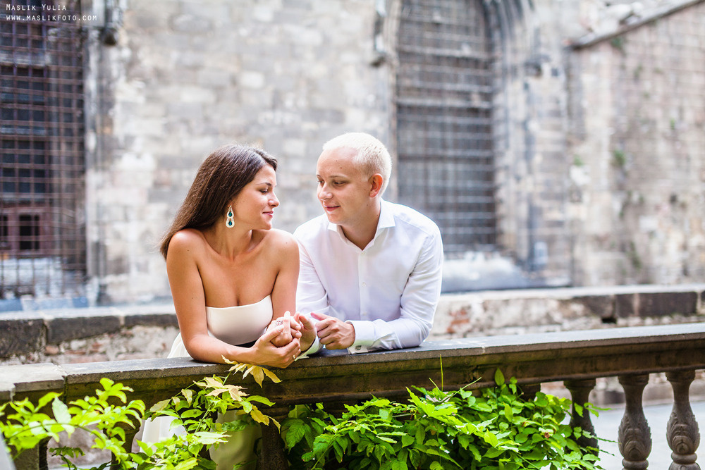 Elegante paseo fotográfico de boda. Fotógrafo en Barcelona  Maslik Yulia