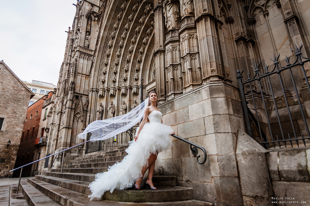 Sesión de fotos de boda en el puerto de Barcelona. Fotógrafo en Barcelona  Maslik Yulia