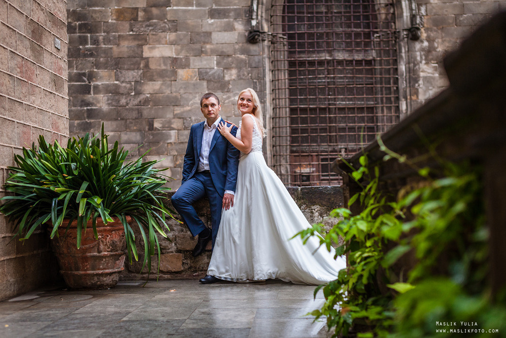 Sesión de fotos lluviosa en Barcelona. Fotógrafo en Barcelona  Maslik Yulia