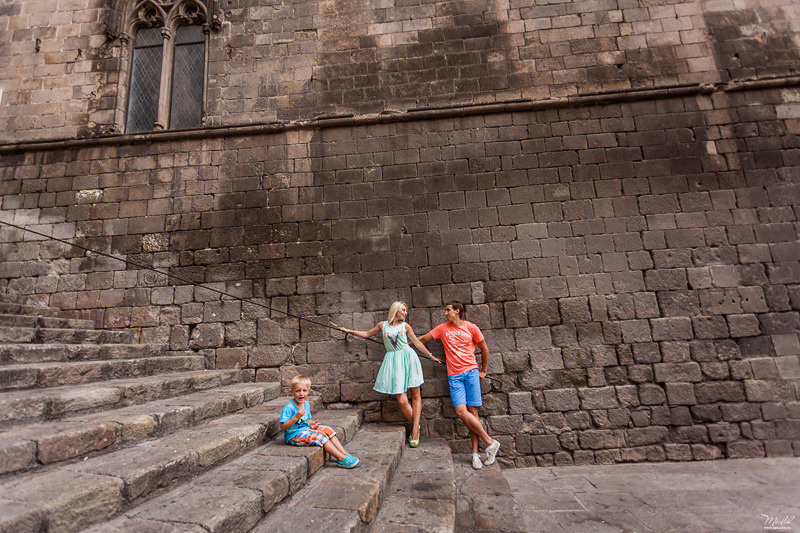 Perky sesión de fotos familiares en Barcelona. Fotógrafo en Barcelona  Maslik Yulia
