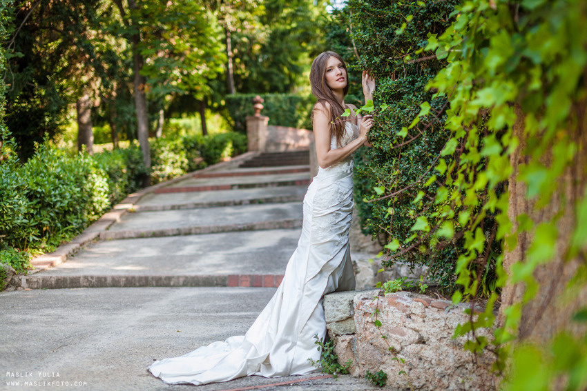 Sesión de fotos de boda en Barcelona en el Parque Laberinto. Fotógrafo en Barcelona  Maslik Yulia