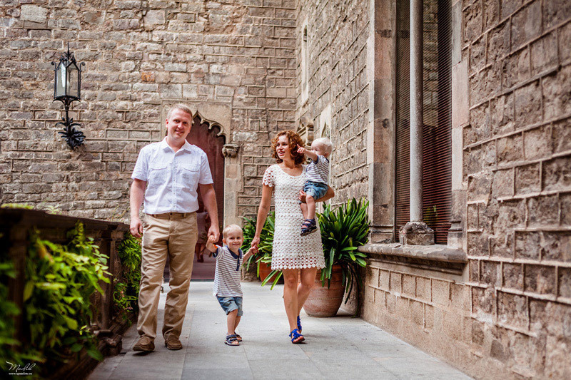 Sesión de fotos familiares en Barcelona. Fotógrafo en Barcelona  Maslik Yulia