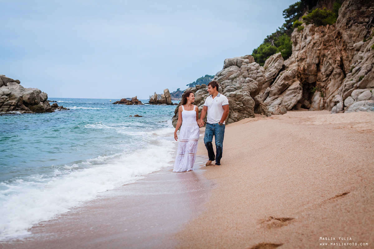 Sesión de fotos de mar en Tossa de Mar. Fotógrafo en Barcelona  Maslik Yulia