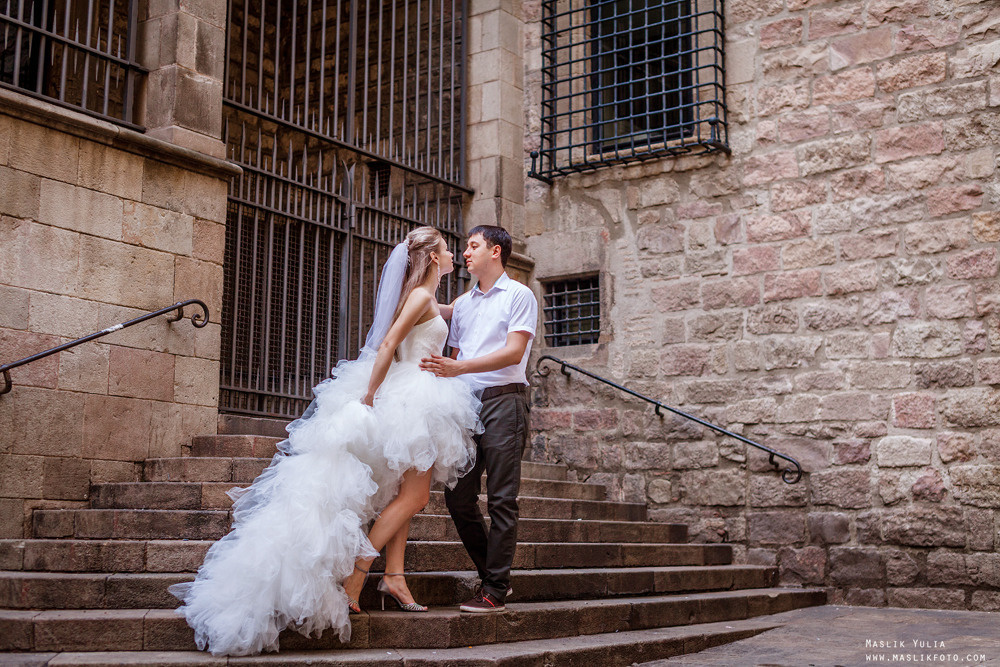 Sesión de fotos de boda en el puerto de Barcelona. Fotógrafo en Barcelona  Maslik Yulia