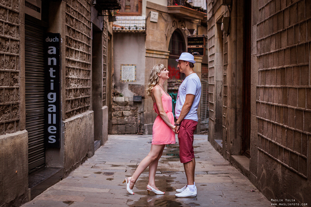 Colorful photo shoot in Barcelona. Photographer in Barcelona Spain Maslik Yulia