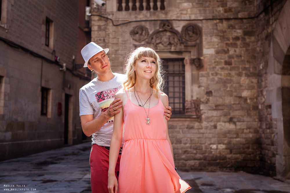 Colorful photo shoot in Barcelona. Photographer in Barcelona Spain Maslik Yulia
