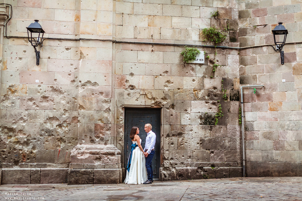 Elegante paseo fotográfico de boda. Fotógrafo en Barcelona  Maslik Yulia