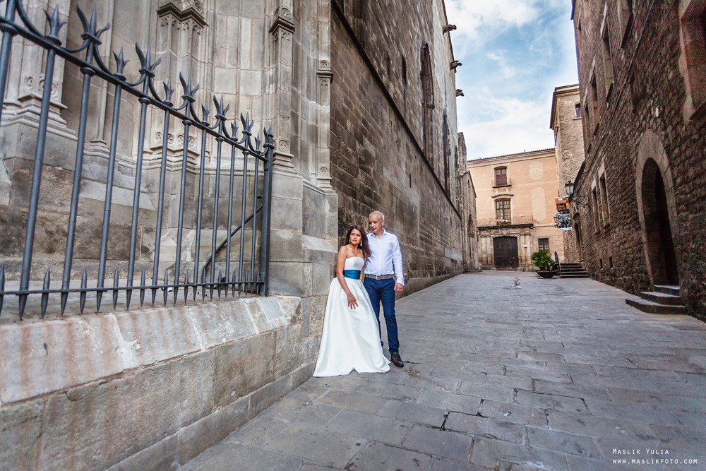 Elegante paseo fotográfico de boda. Fotógrafo en Barcelona  Maslik Yulia