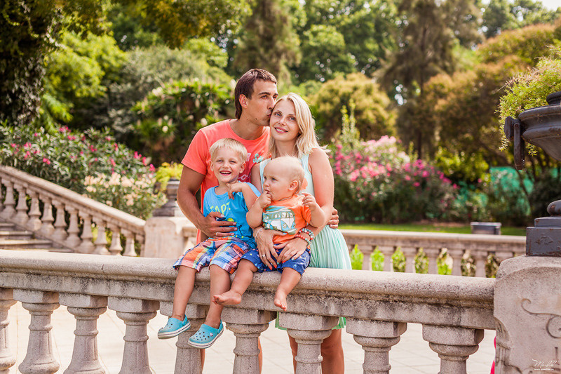 Perky sesión de fotos familiares en Barcelona. Fotógrafo en Barcelona  Maslik Yulia