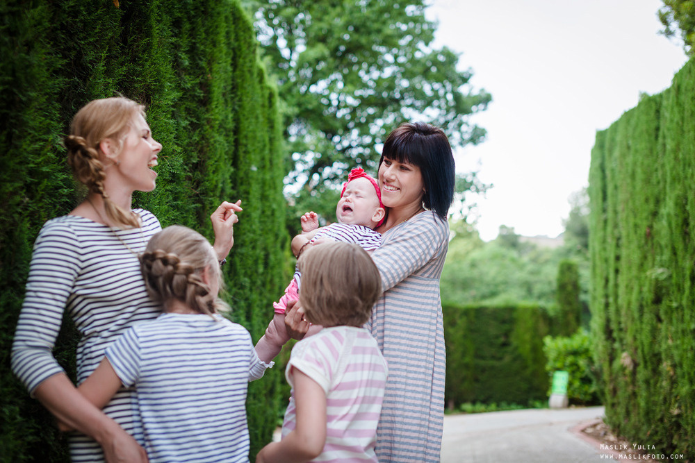 Семейная фотосессия в Барселоне в  парке Лабиринт. Фотограф в Барселоне Испании Маслик Юлия
