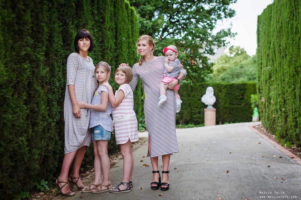 Семейная фотосессия в Барселоне в  парке Лабиринт. Фотограф в Барселоне Испании Маслик Юлия
