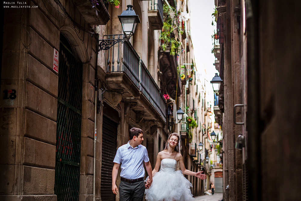 Sesión de fotos de boda en el puerto de Barcelona. Fotógrafo en Barcelona  Maslik Yulia