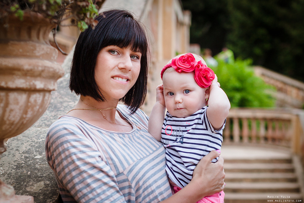 Семейная фотосессия в Барселоне в  парке Лабиринт. Фотограф в Барселоне Испании Маслик Юлия