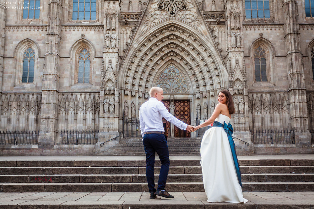 Elegante paseo fotográfico de boda. Fotógrafo en Barcelona  Maslik Yulia