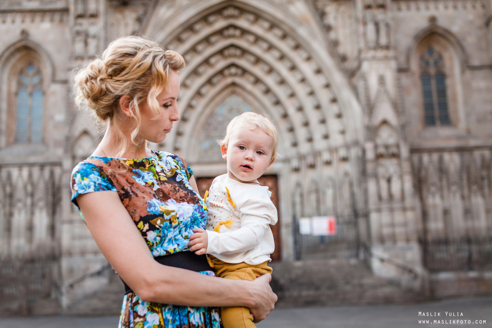 Sesión de fotos familiares en un viaje a Barcelona. Fotógrafo en Barcelona  Maslik Yulia