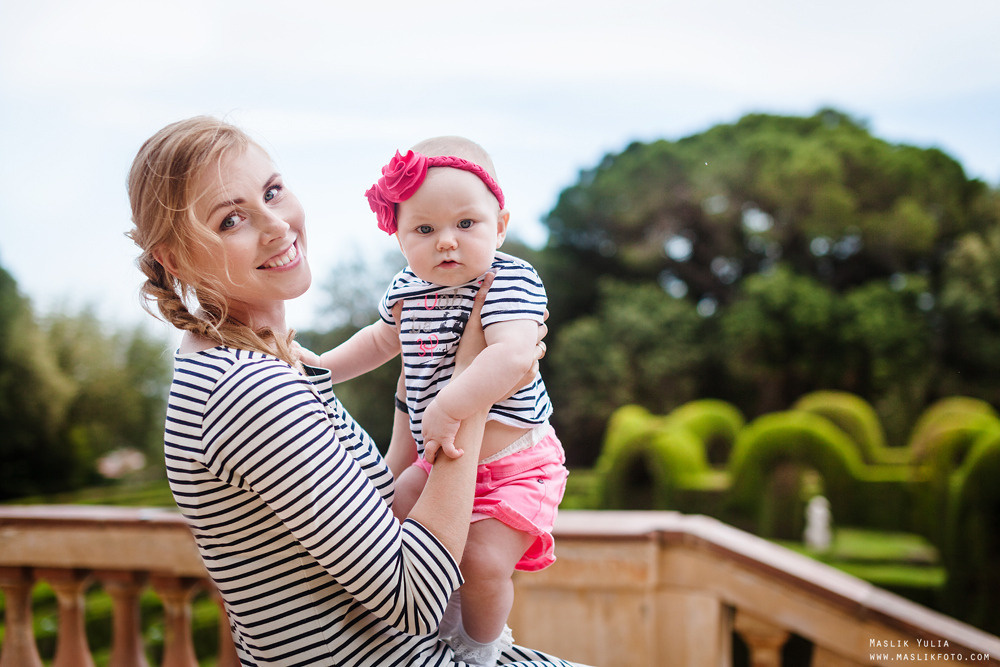 Семейная фотосессия в Барселоне в  парке Лабиринт. Фотограф в Барселоне Испании Маслик Юлия